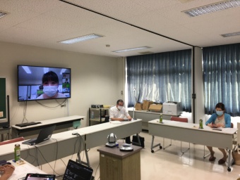 事例検討会の様子(中央は島本代表)