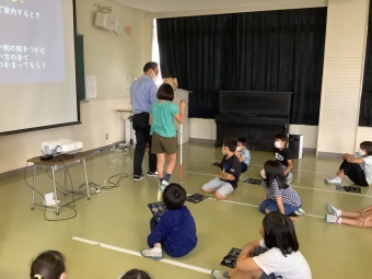 小学校での出前授業の様子